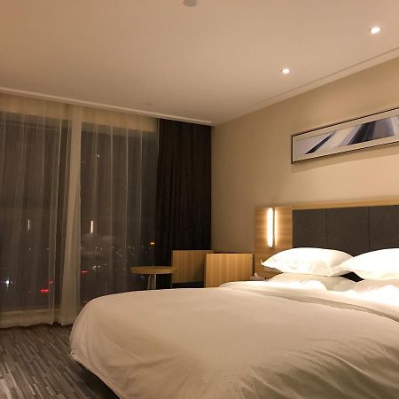 See U Select Hotel Wuhan Exteriör bild