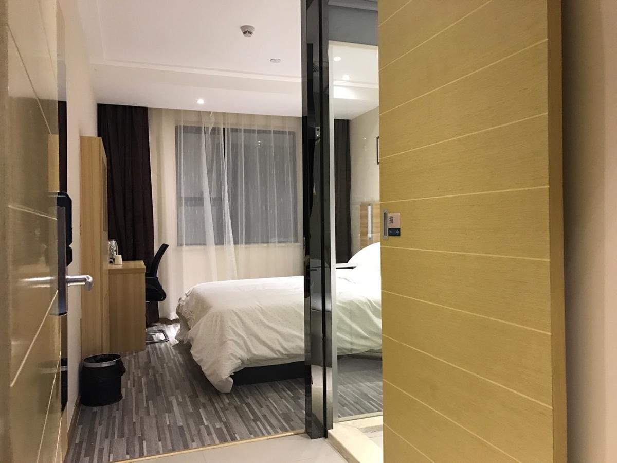 See U Select Hotel Wuhan Exteriör bild