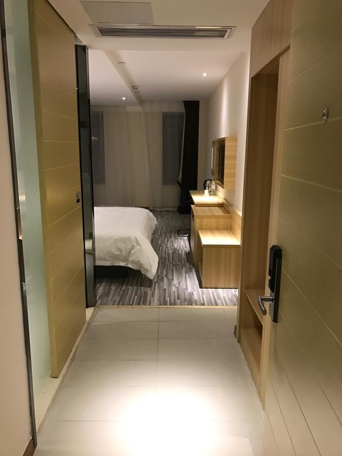 See U Select Hotel Wuhan Exteriör bild