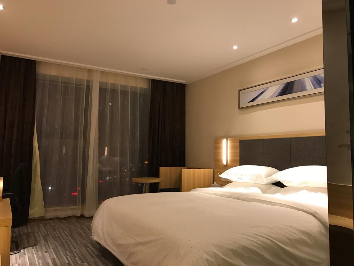 See U Select Hotel Wuhan Exteriör bild