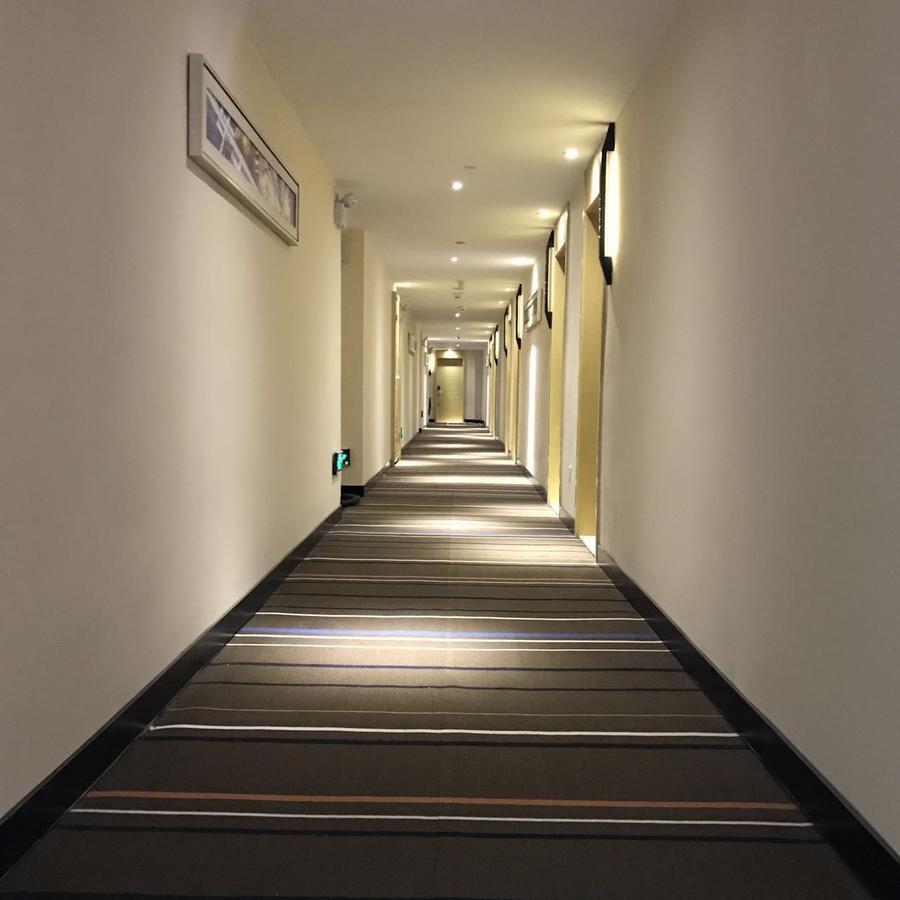 See U Select Hotel Wuhan Exteriör bild