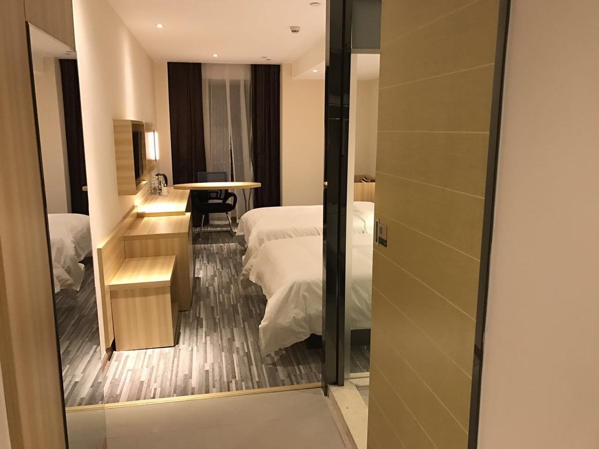 See U Select Hotel Wuhan Exteriör bild